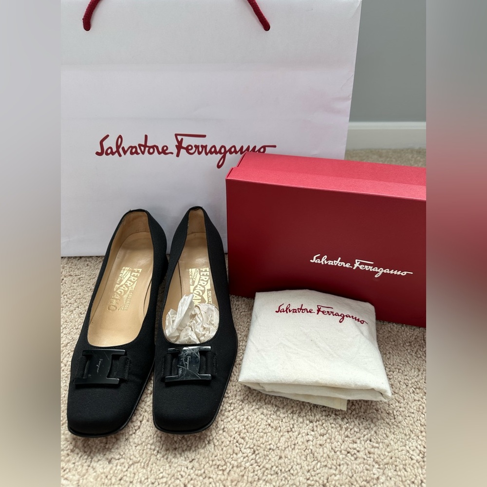 Authentic Salvatore Ferragamo black block heel pumps size 6.5